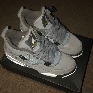 Air Jordan Retro 4s